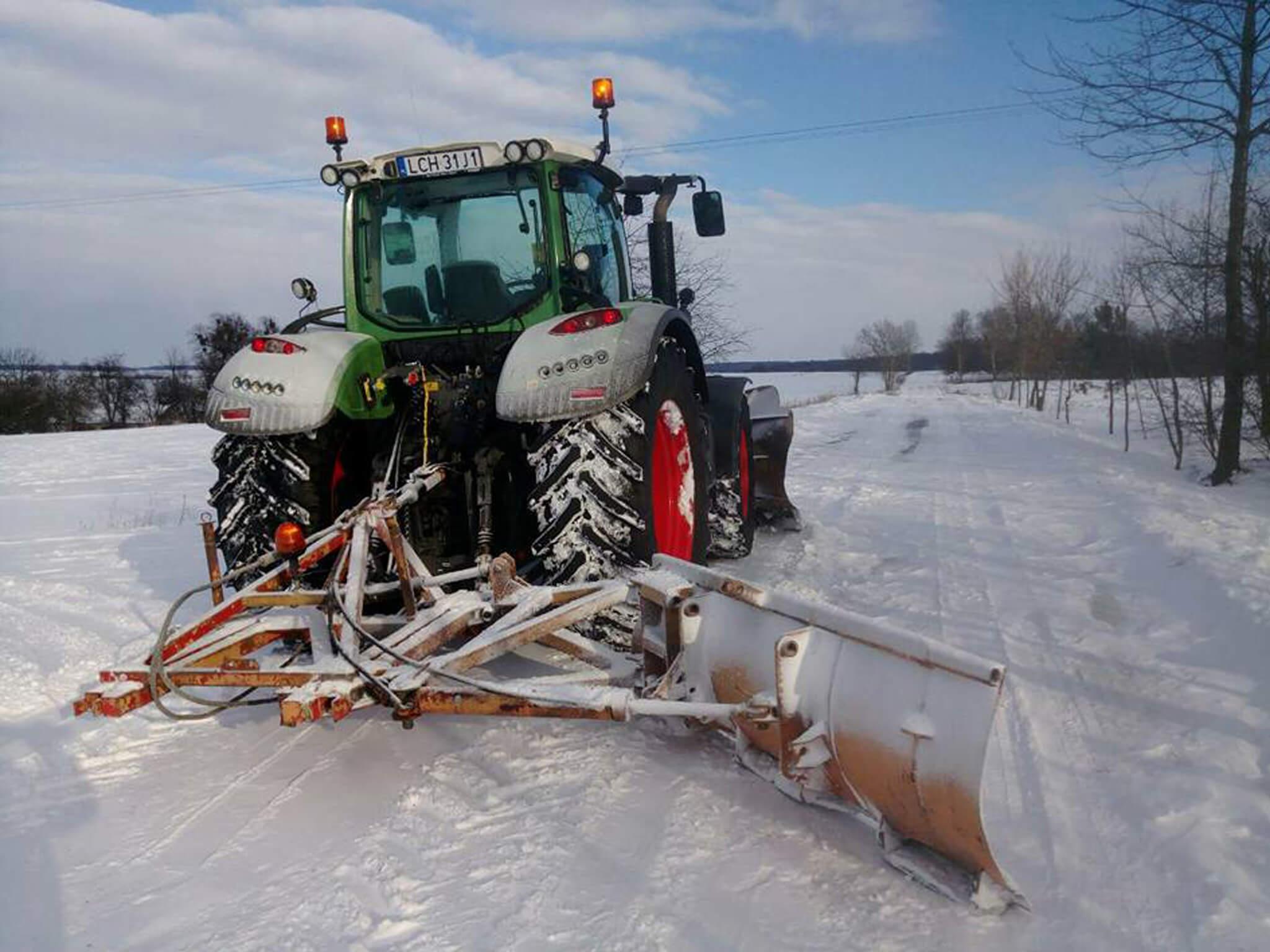 Traktor z pługiem